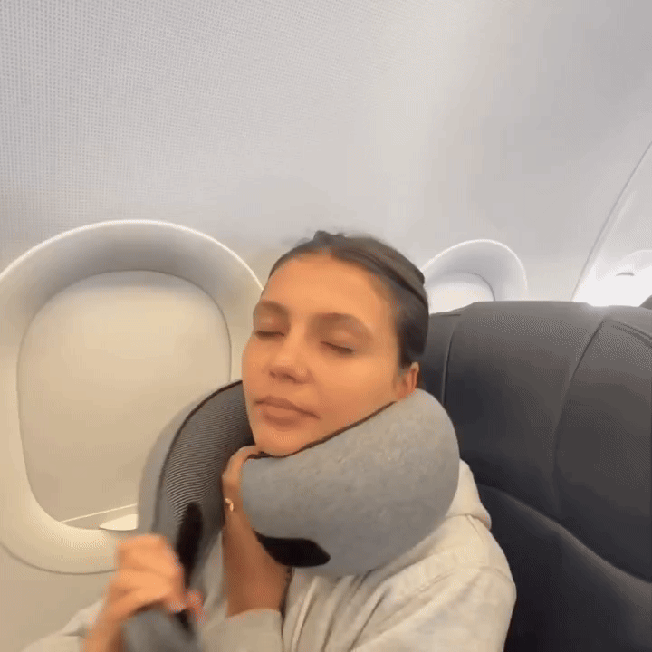 SleepSafe™ Din premium resekudde som stödjer.